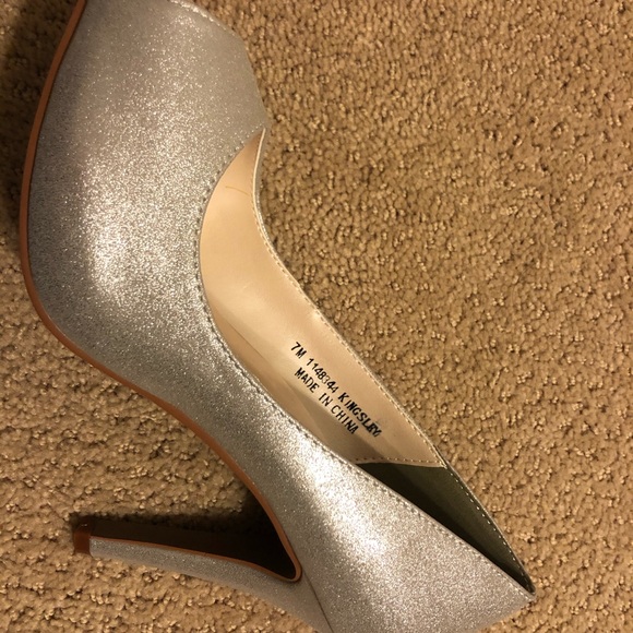NWT Shimmer Peep-Toe Platform Pumps (David’s Bridal, Kingsley) - Picture 4 of 7